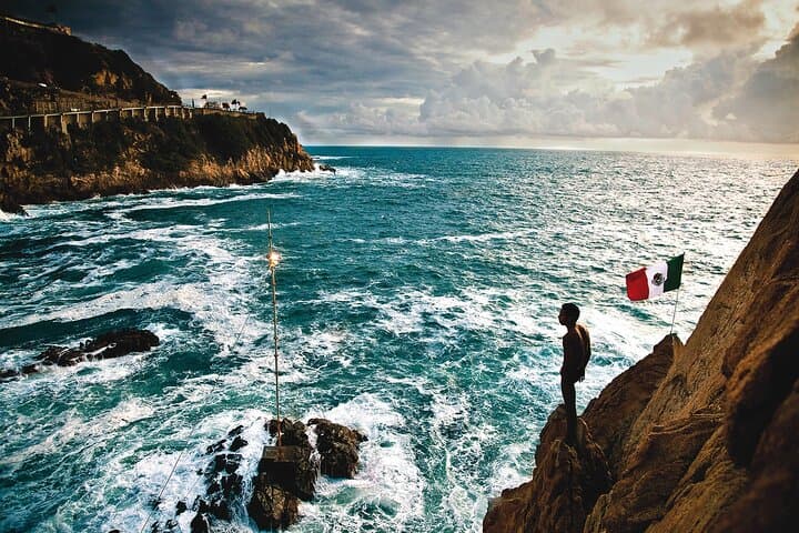 Acapulco Cliff Divers at Night: Dinner, High-Dive Rituals & La Quebrada Views photo 4