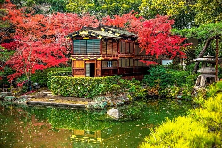Kobe Private Day Tour: Nunobiki Falls, Carpentry Museum & Sorakuen Garden