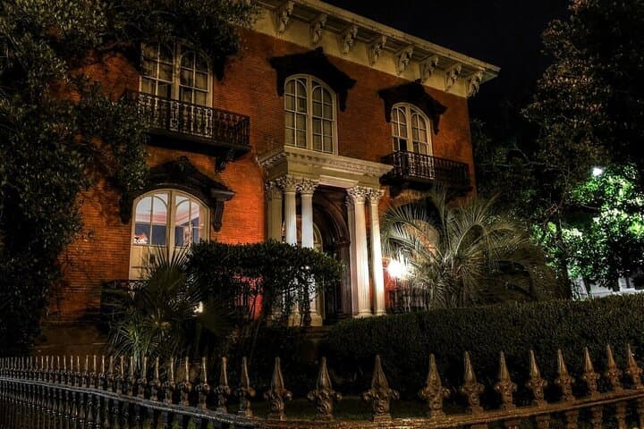 Adults-Only Savannah Ghost Tour: Spirits and Scoundrels Night Walk photo 2