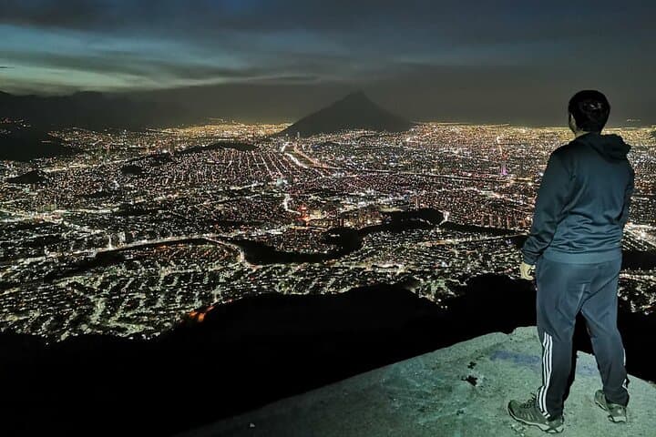 Cerro de la Silla Teleférico Sunset Hike — Monterrey City Lights & Cable Car Views photo 1
