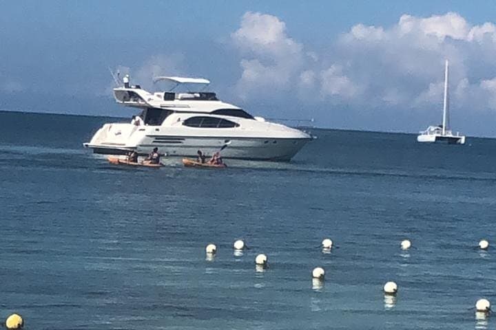 Negril VIP Yacht Cruise: 7-Mile Beach Snorkel & Rick's Cafe Sunset photo 4