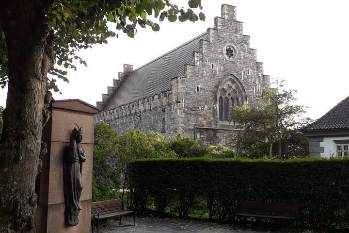 Exploring Bergen on Foot: Historic Sights and City Views with Local Flavors photo 3