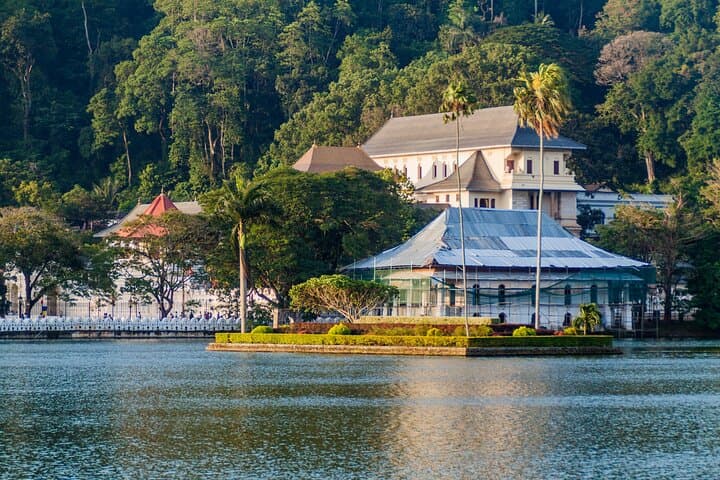 6-Day Private Sri Lanka Road Trip with English-Speaking Chauffeur photo 2