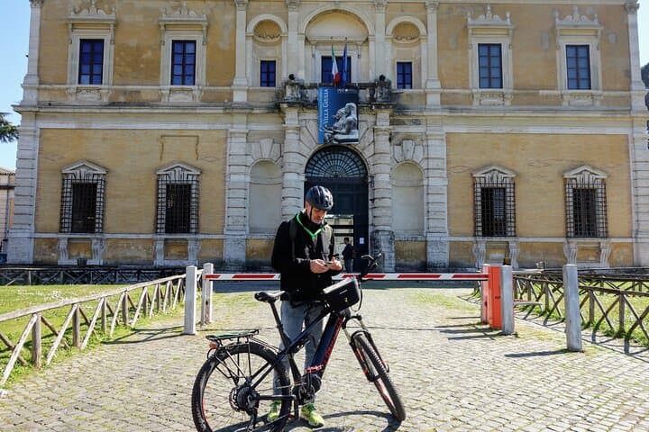 Rome Urban Bike Adventure to a Castle — Foxbike 'A Castle Adventure' photo 3