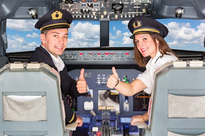 Pilot a Boeing 737 in Turin: 30-Minute High-Speed Flight Simulator Experience photo 2