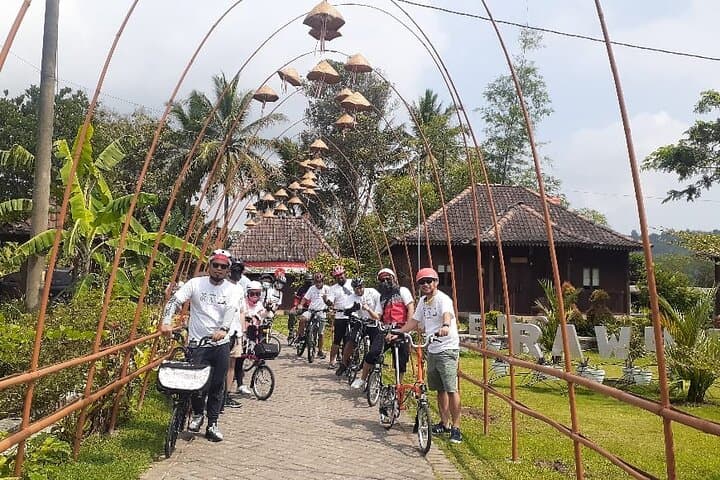 Private Borobudur Village Bike Tour: Ride Through Rice Fields, Batik & Local Workshops photo 5