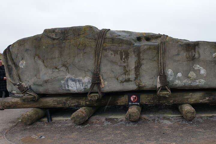 Stonehenge and Bath Private Driver Tour from London — Stone Circle, Roman Baths & Countryside Pub Lunch photo 3