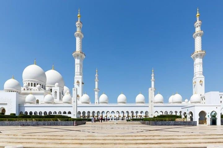 Morning Private Abu Dhabi Tour: Grand Mosque, Louvre & High Tea at Etihad Towers photo 2