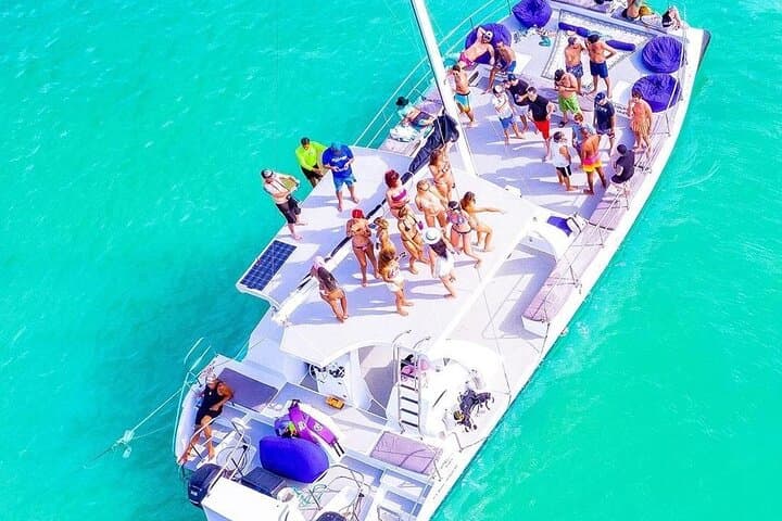 Punta Cana Private Catamaran Brunch: Snorkel, Natural Pool & Caribbean Beats photo 4