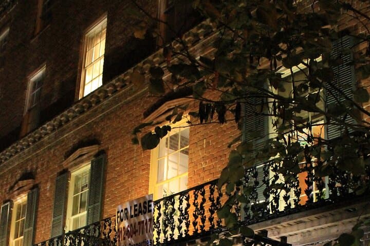 Haunted Savannah Booze and Boos: Ghost Pub Walking Tour in the Historic District photo 5