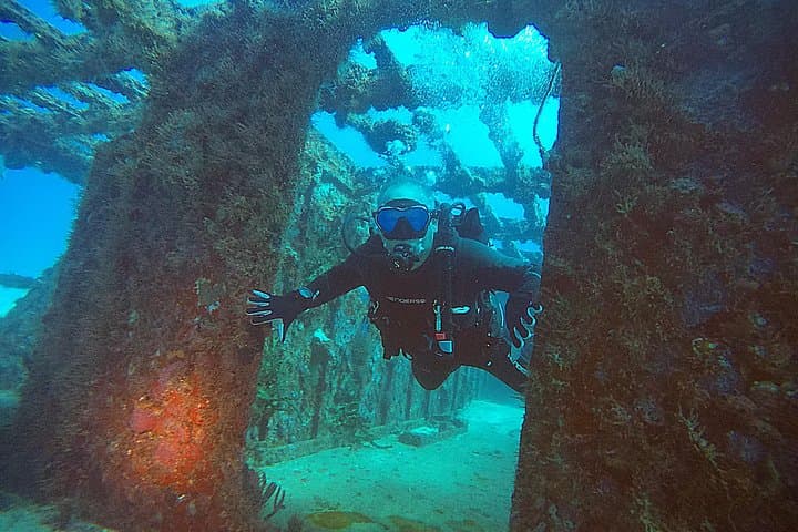 Two-Tank Shipwreck and Reef Dives in Cancún — Certified Diver Wreck Tour photo 3