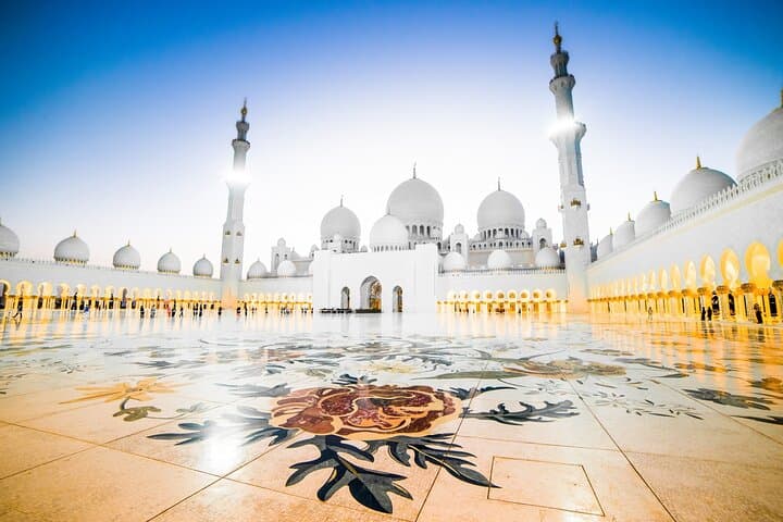 Private Abu Dhabi City Tour with Qasr Al Watan and Sheikh Zayed Mosque photo 4