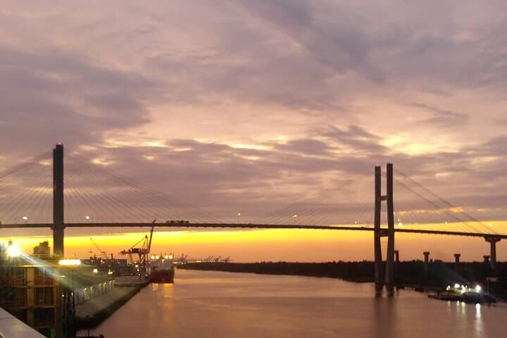 Savannah Bar Crawl by the Bridge: Historic River Street Rooftop, Brewery & Distillery Tour photo 2