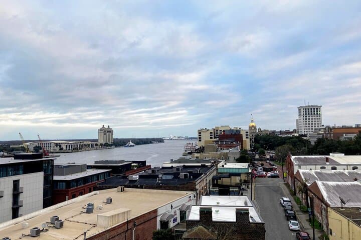 Savannah Bar Crawl by the Bridge: Historic River Street Rooftop, Brewery & Distillery Tour photo 4