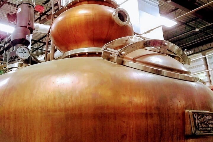 Savannah Bar Crawl by the Bridge: Historic River Street Rooftop, Brewery & Distillery Tour photo 5