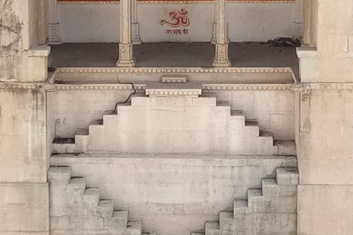 Stepwells to Safaris: 6-Day Private Rajasthan Tour from Jaipur photo 3