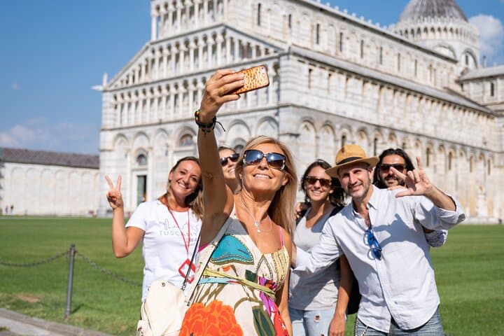 Pisa Sights and Bites Walking Tour: Leaning Tower, Markets & Arno River photo 2