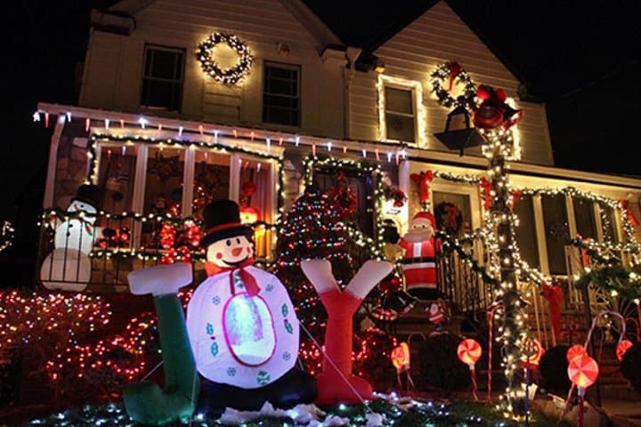 Dyker Heights Christmas Lights Tour: Brooklyn's Best Holiday House Displays photo 2