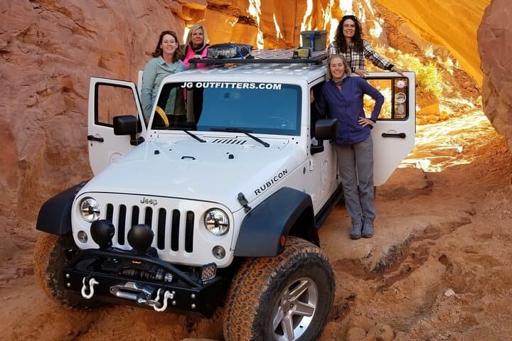 Moab Long Canyon SUV Scenic Drive to Jug Handle Arch and the Colorado River