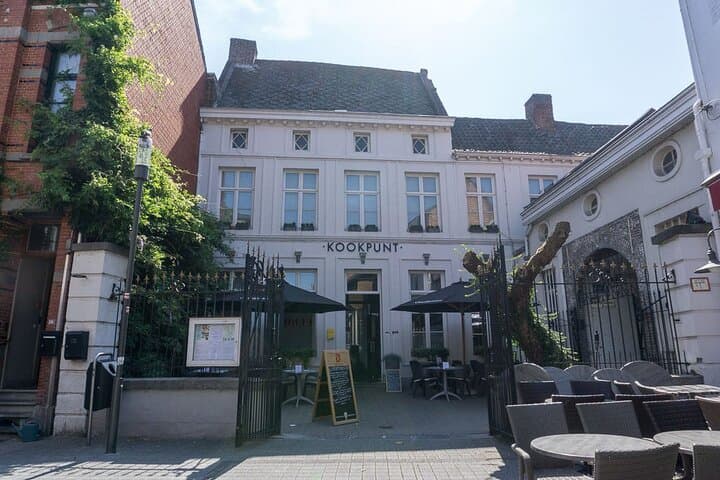Self-Guided e-Scavenger Hunt in Hasselt — City Game App Walking Tour photo 6