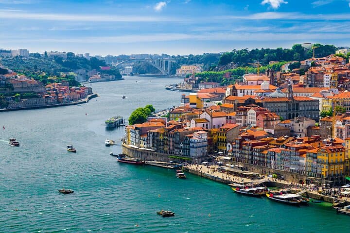 Porto Private Airport Transfer with 2-Hour Mini-Tour — Arrival Transfer and City Highlights photo 2