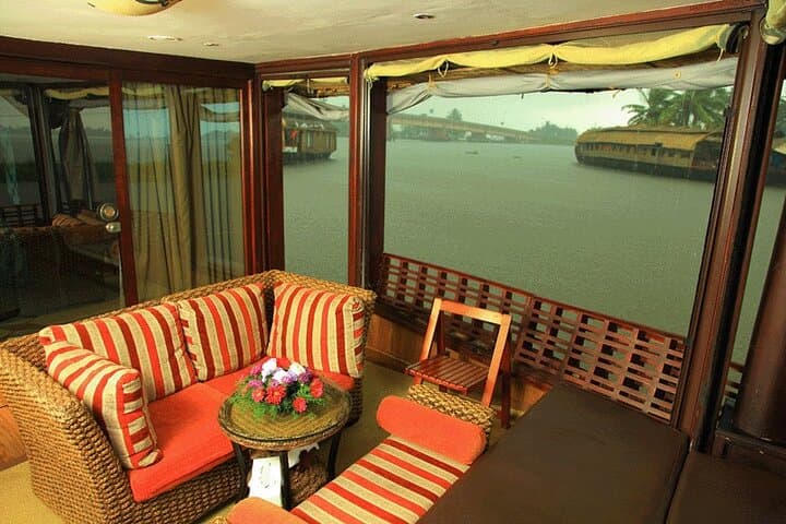 Overnight Alleppey Houseboat Cruise: Luxury Backwaters from Kochi photo 3