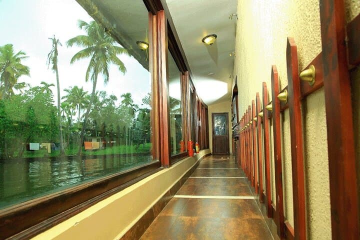 Overnight Alleppey Houseboat Cruise: Luxury Backwaters from Kochi photo 6