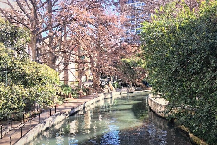 Historic Downtown and San Antonio River Walk Guided Walking Tour
