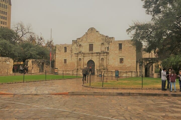 Historic Downtown and San Antonio River Walk Guided Walking Tour photo 2