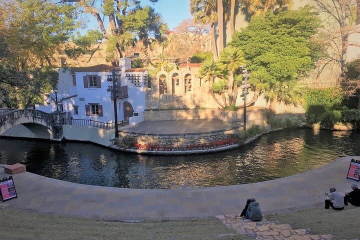 Historic Downtown and San Antonio River Walk Guided Walking Tour photo 4