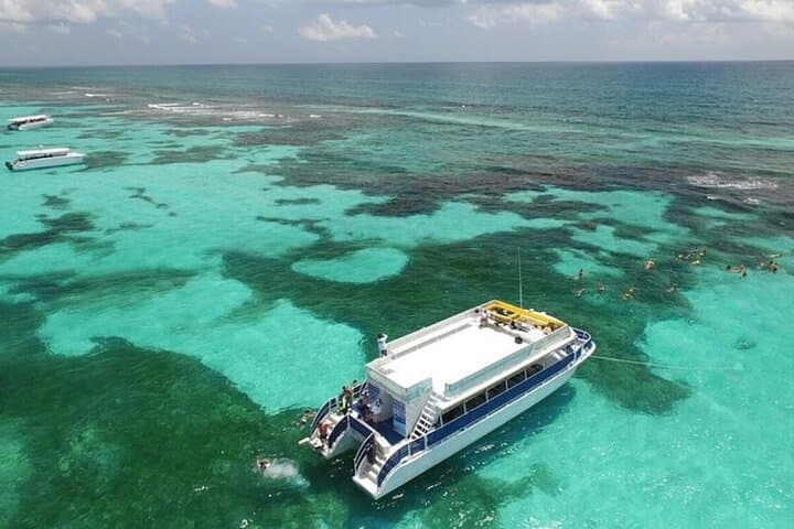 Full-Day Isla Mujeres Catamaran: Snorkel, Open Bar & Beach Club photo 6