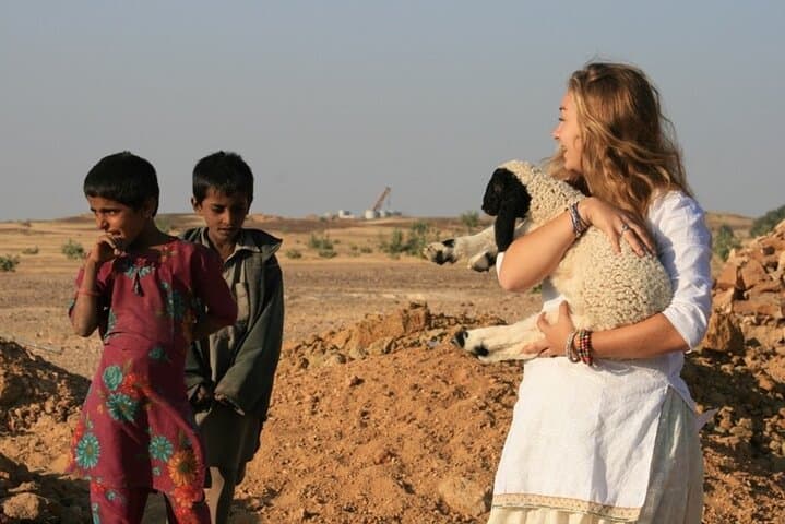 Private Family Desert Tour from Jaisalmer — Kuldhara & Sand Dunes with Dinner Under the Stars photo 1