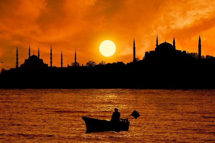 Classic Istanbul Old City Tour: 1–3 Day Walking Itinerary with Bosphorus Ferry photo 2