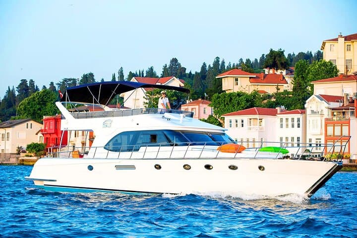 Luxury Private Yacht Cruise on the Bosphorus — Istanbul Sightseeing from the Sea