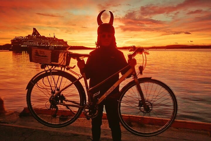 Oslo Winter Bike Tour: Spiked Tires, Opera House & Frozen Harbor Ride photo 3
