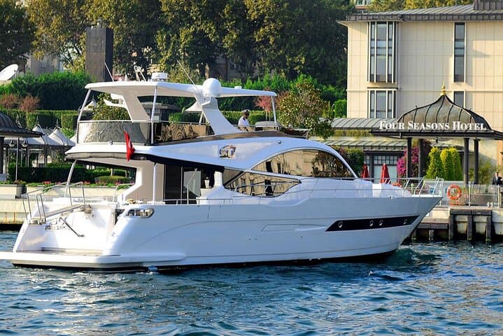 Luxury Private Yacht Cruise on the Bosphorus — Istanbul Sightseeing from the Sea photo 4