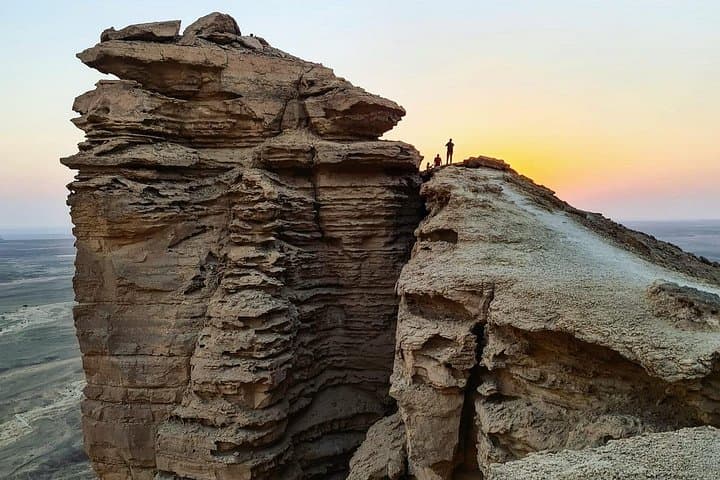 Edge of the World Hike (Jebel Fihrayn) — 4x4 Access, Bat Cave & Camp Dinner photo 4