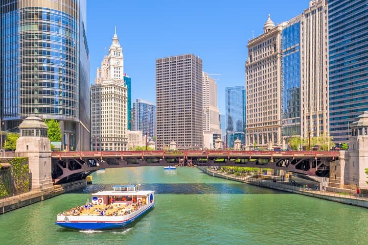 Chicago Skyline & River Cruise: Premium Driving Tour with Shoreline Architecture Cruise photo 2