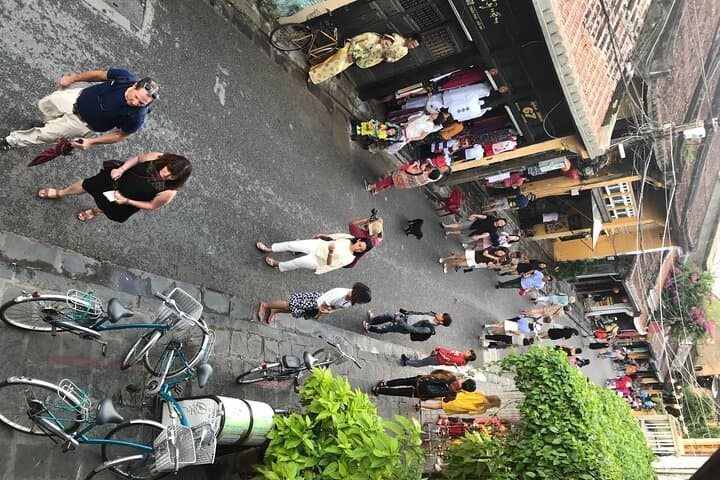 Hoi An Old Town Walking Tour and Local Food Experience photo 3