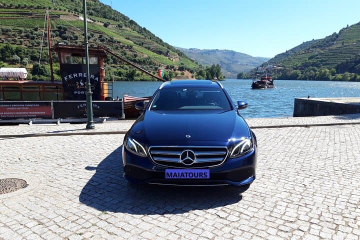Porto Private Airport Transfer with 2-Hour Mini-Tour — Arrival Transfer and City Highlights photo 4