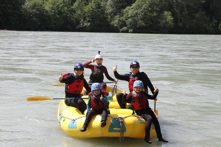 Family-Friendly Cheakamus Splash Rafting: Whistler to Squamish River Run photo 2