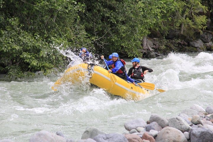 Family-Friendly Cheakamus Splash Rafting: Whistler to Squamish River Run photo 1