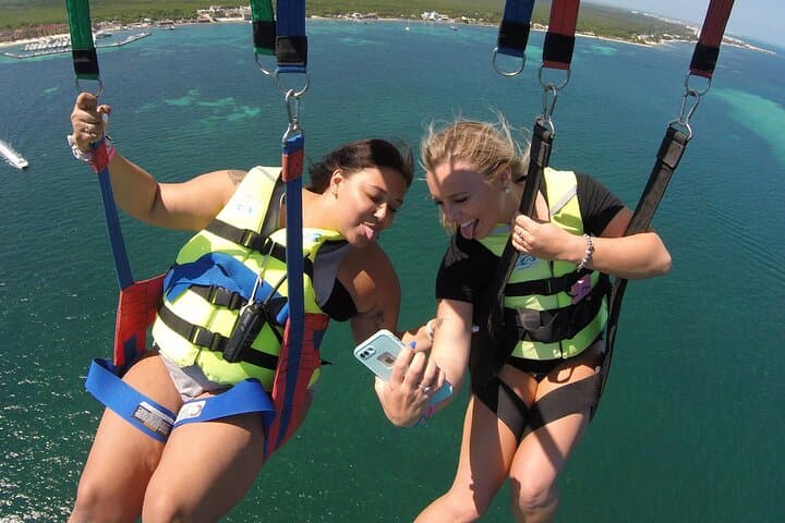 Fly Over Isla Mujeres: Parasailing from Cancun's Shores photo 2