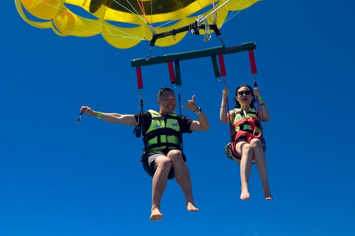 Fly Over Isla Mujeres: Parasailing from Cancun's Shores photo 3