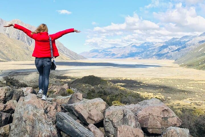 Two-Day Mt Cook & Lake Tekapo Small-Group Tour from Queenstown: Scenic Drives, Easy Walks & Stargazing photo 3