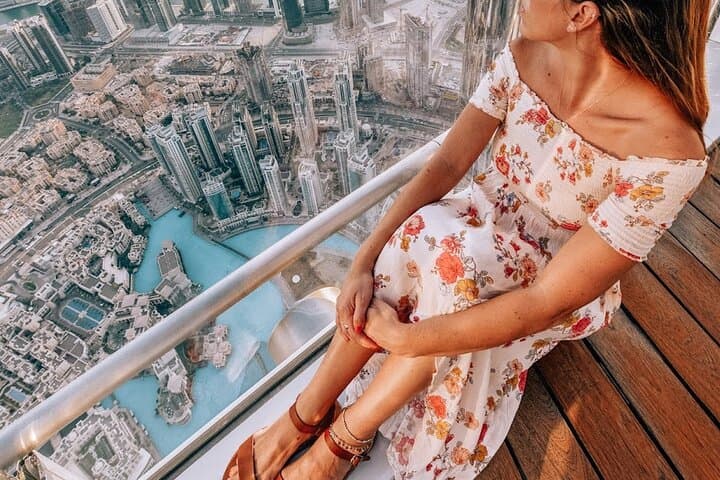 Modern Dubai Morning Tour: Burj Khalifa & Dubai Aquarium Experience