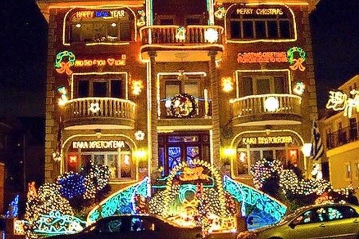 Dyker Heights Christmas Lights Tour — Brooklyn Holiday Lights & DUMBO Skyline photo 2