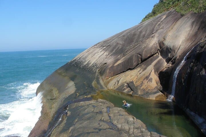 Saco Bravo Waterfall: 2-Day Jungle and Beach Hike from Paraty