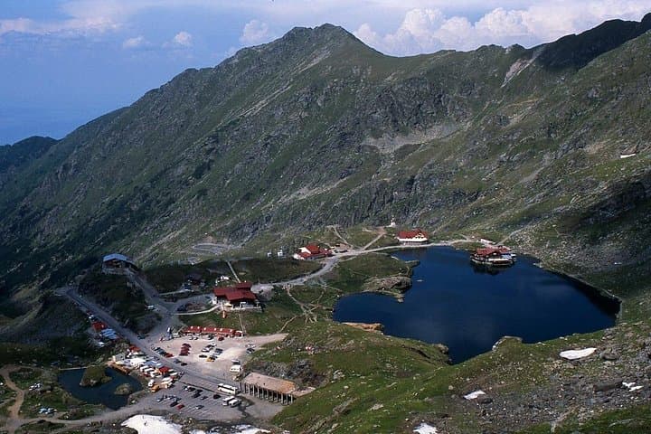 Hike Balea Lake and the Transfagarasan: Day Trek in the Făgăraș Mountains photo 2