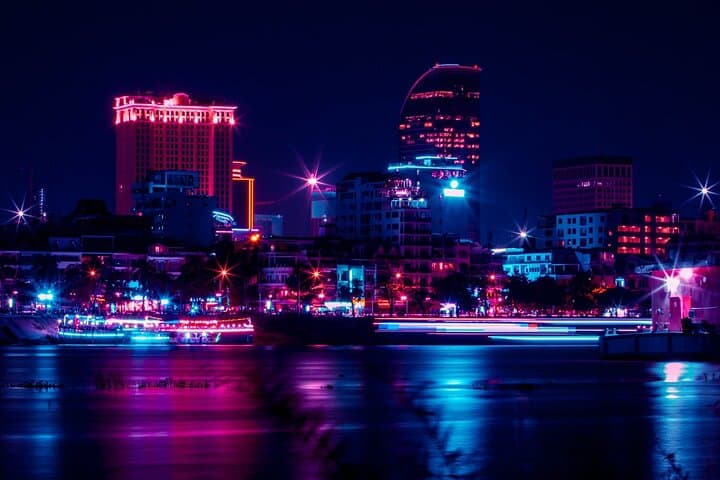 Phnom Penh Evening Dinner Cruise on the Chaktomuk River